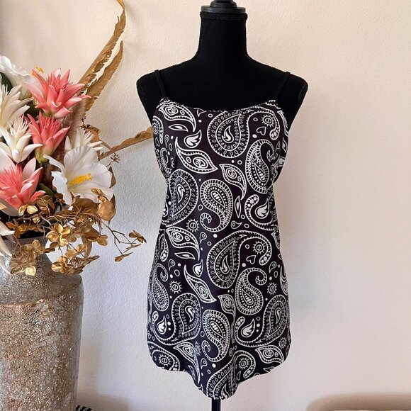 Dresses & Skirts - Open back Crisscross Black & White Paisley Mini Dress L